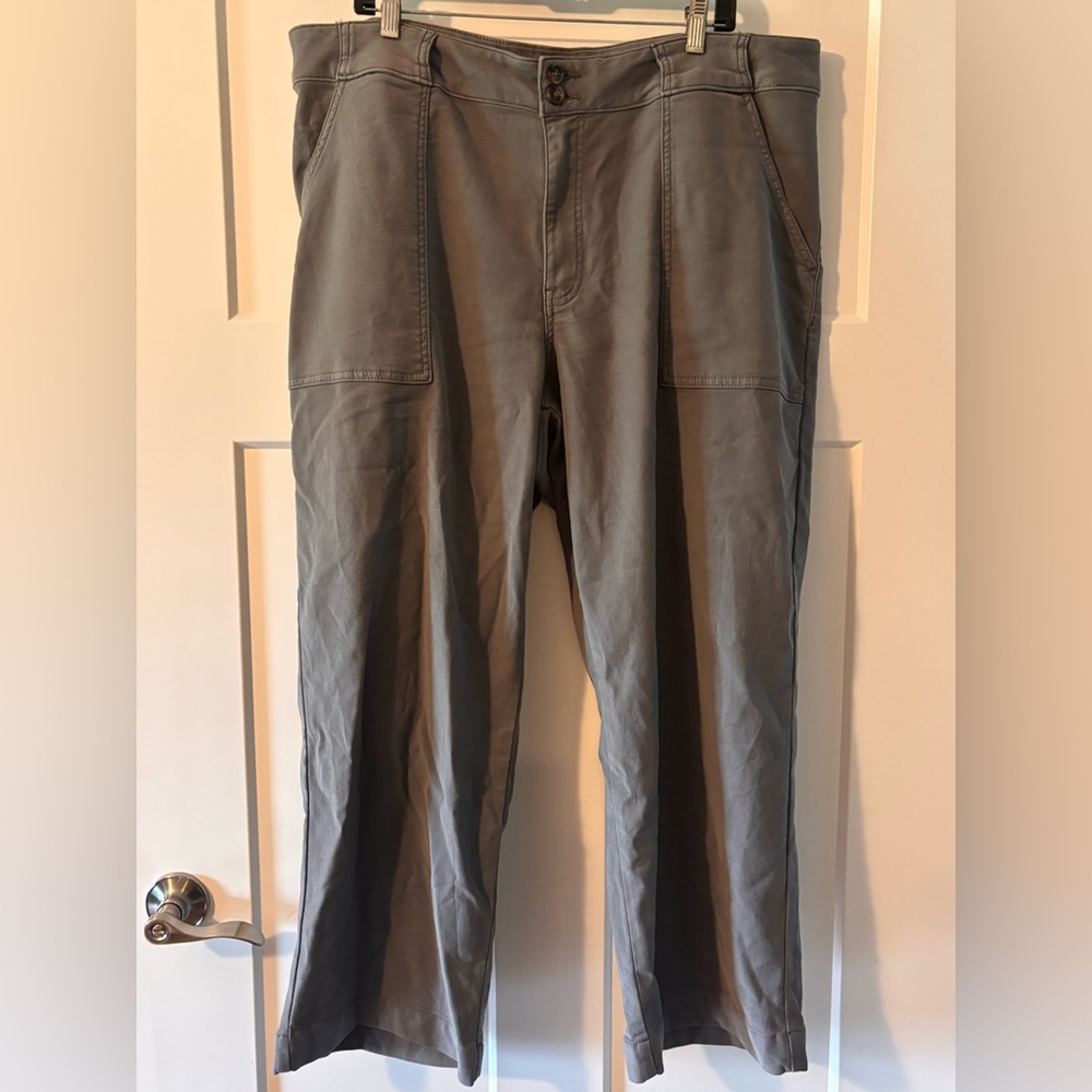 Women’s pants barrel leg